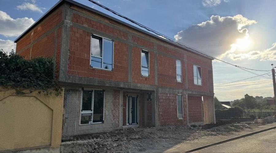Casă cu 4 camere în Central