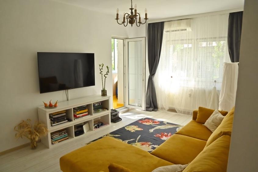 Apartament cu 2 camere semidecomandat, mobilat în Moșilor
