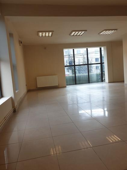 Spațiu comercial, de 48 mp, în Central