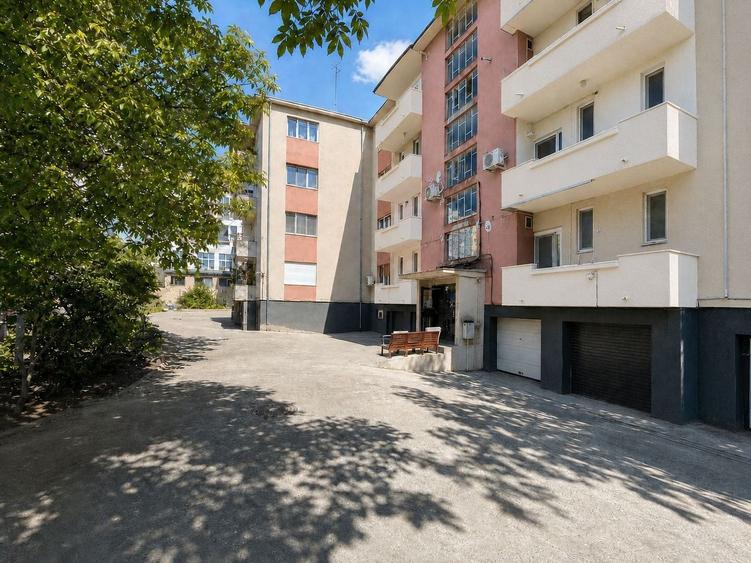 Apartament cu 3 camere decomandat, mobilat în Complex Studențesc