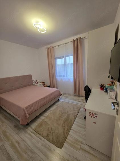 Casă cu 7 camere cu Teren 400 Mp în Vișan