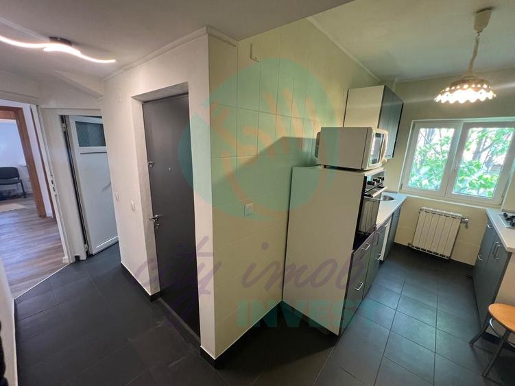 Apartament cu 3 camere semidecomandat, mobilat în Calea Călărașilor