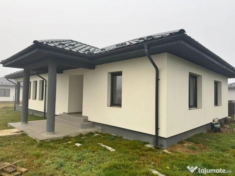 Casă cu 4 camere cu Teren 600 Mp în Satu Nou de Jos