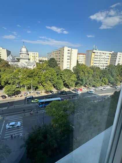 Apartament cu 3 camere semidecomandat în Bucur Obor