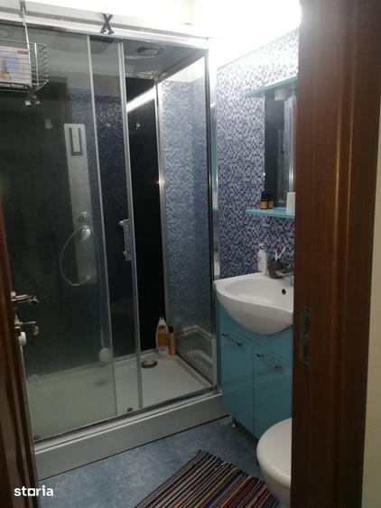 Apartament cu 4 camere decomandat în 1 Decembrie