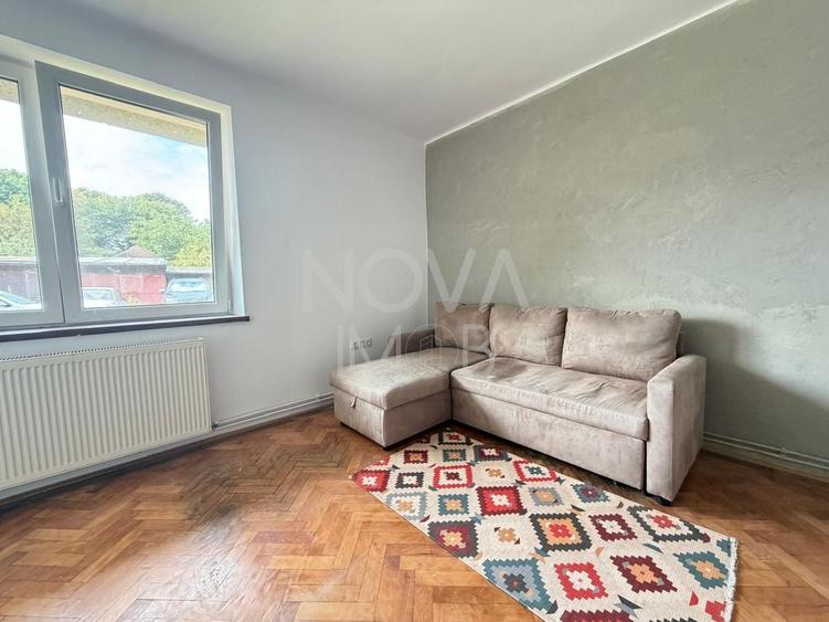 Apartament cu 2 camere semidecomandat, mobilat în Central