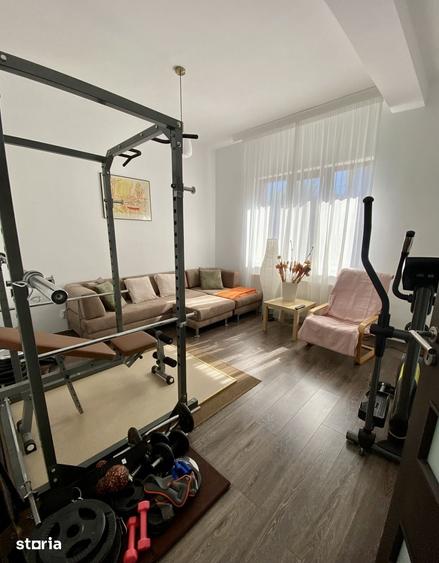 Casă cu 7 camere cu Teren 600 Mp în Corbeanca