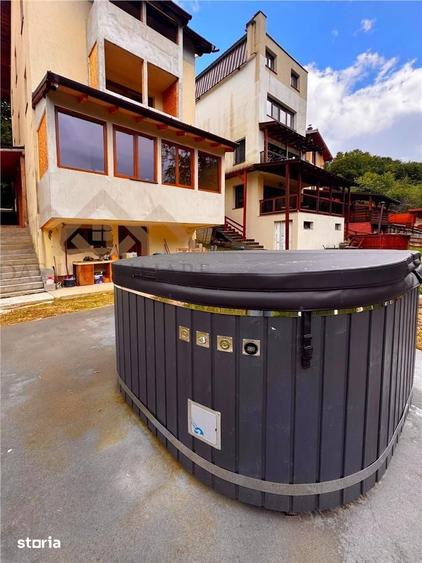 Casă cu 7 camere cu Teren 150 Mp în Central