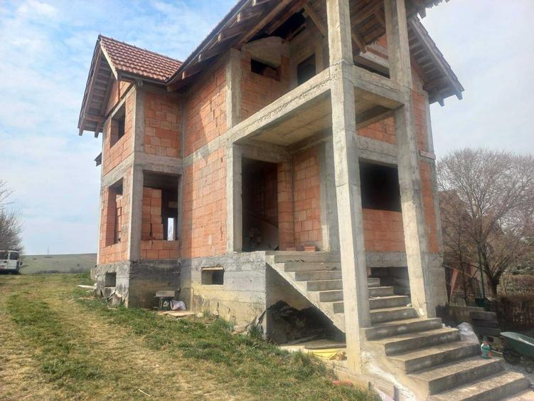 Casă cu 4 camere în Central