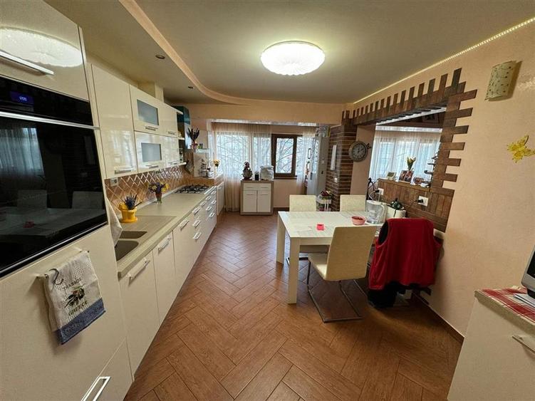 Apartament 3 camere, etaj 2, zona ultracentrala, renovat complet - 1