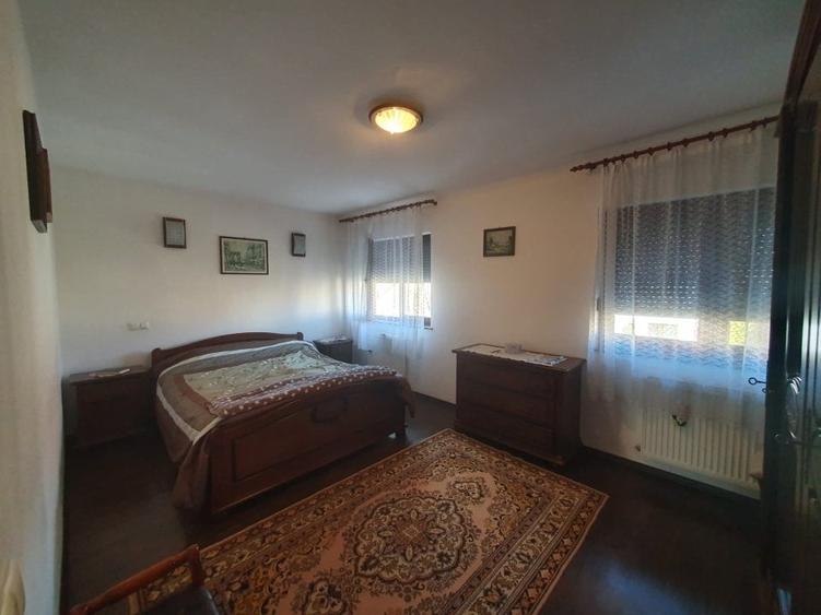 Casă individuală cu 5 camere cu Canalizare în Păcurari