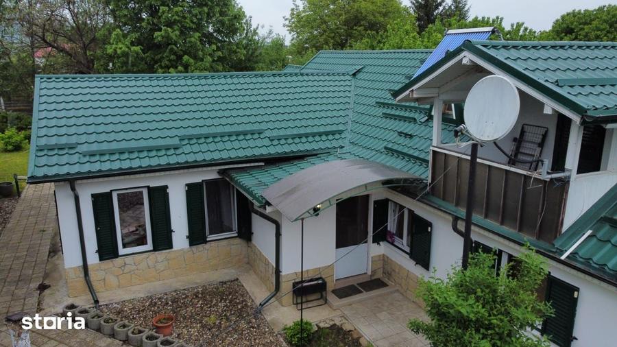 Casă cu 8 camere cu Teren 1000 Mp în Gârleni