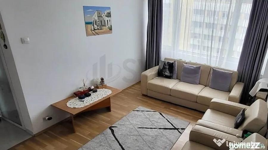 Apartament cu 3 camere semidecomandat în Iancului