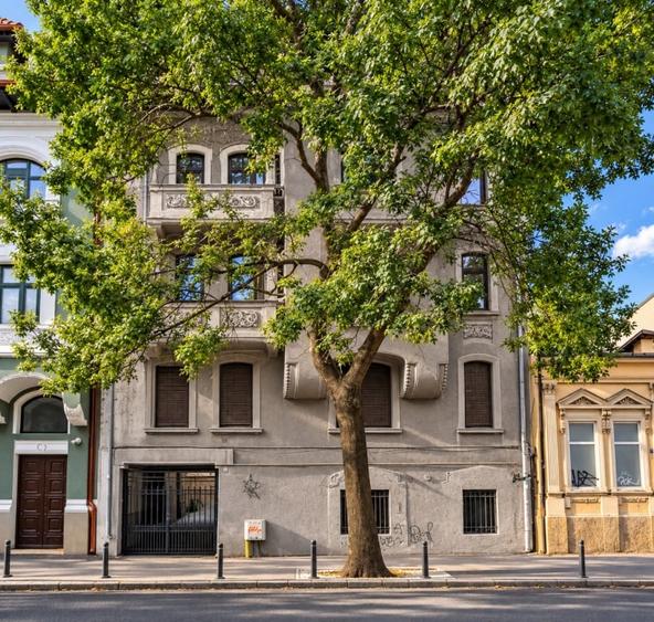Apartament cu 4 camere decomandat în Polonă
