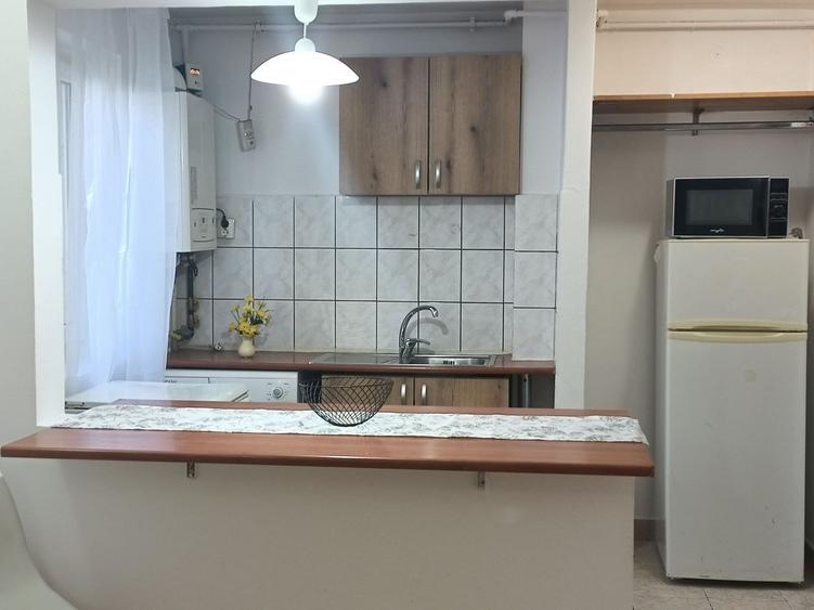 Apartament cu 2 camere semidecomandat, mobilat în Brotăcei