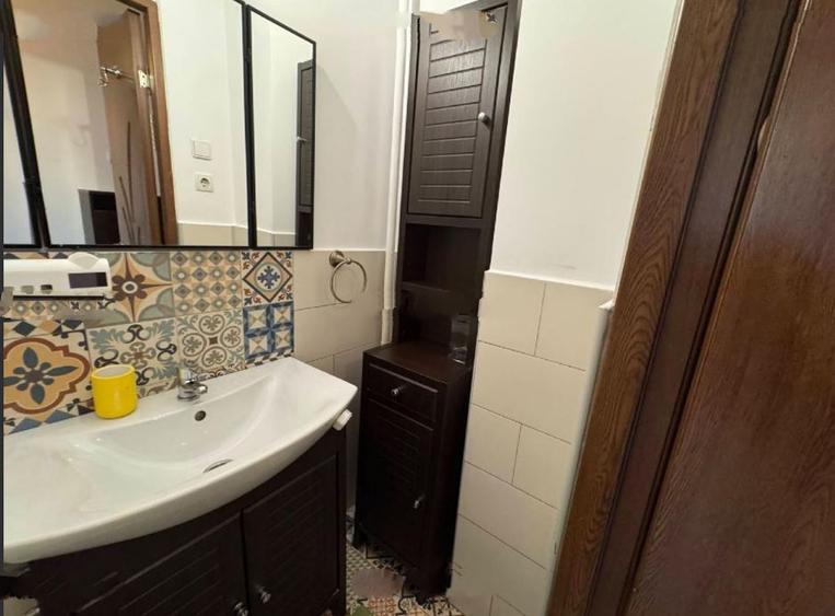Apartament cu 3 camere semidecomandat în Câmpia Libertății