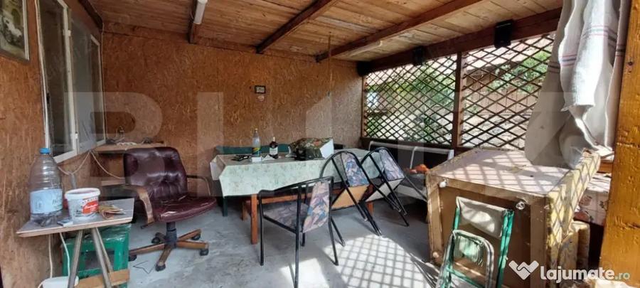 Casă cu 2 camere cu Teren 1040 Mp în Petrești
