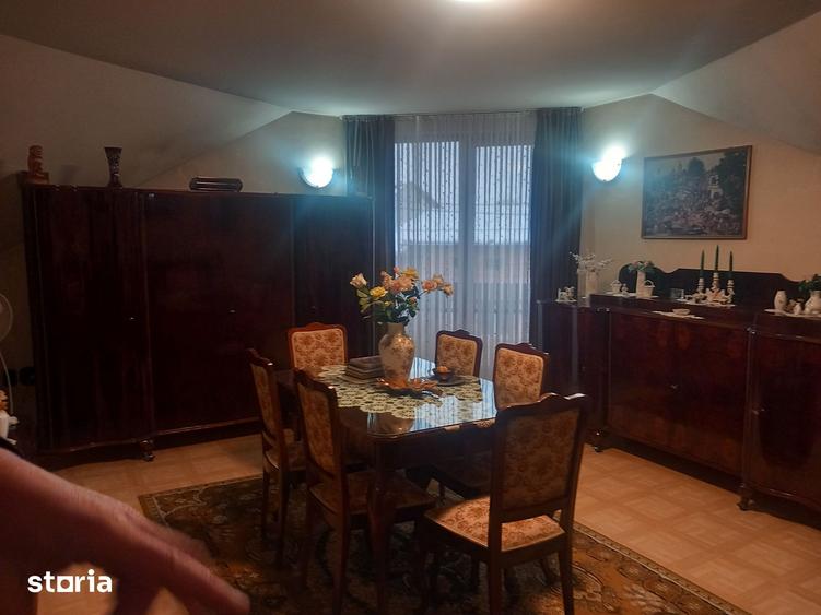 Casă cu 9 camere cu Teren 120 Mp în Central
