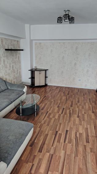 Apartament cu 4 camere decomandat în Micro 5