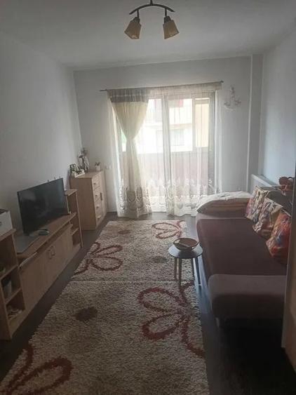 Apartament cu 3 camere decomandat, mobilat în Florești