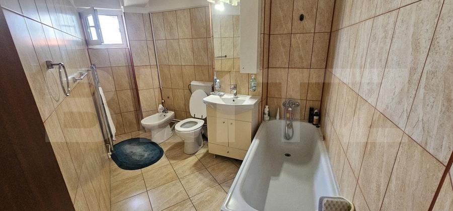 Apartament cu 5 camere decomandat, mobilat în Trident