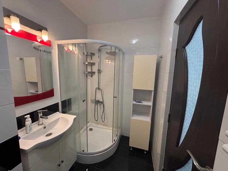 Apartament cu 2 camere decomandat în Livezeni