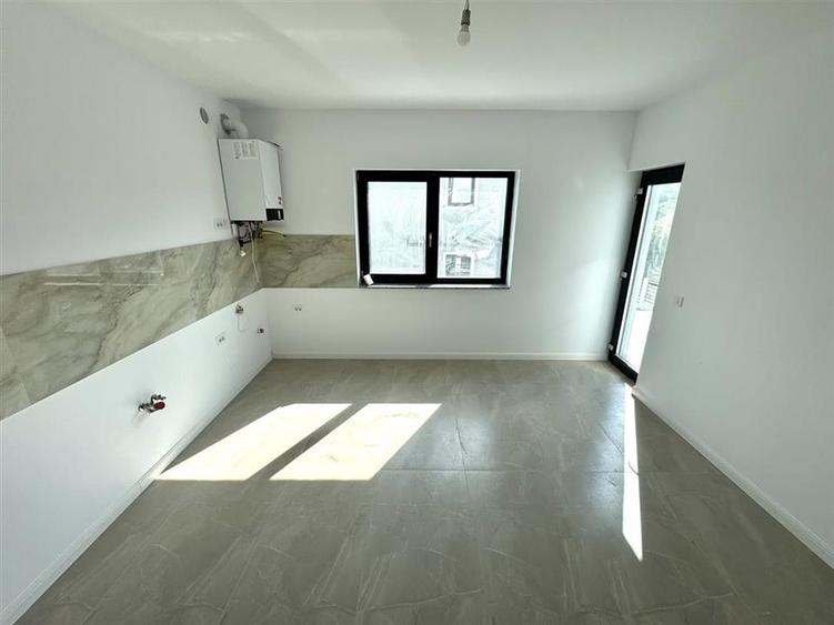 Casă cu 4 camere cu Teren 400 Mp în Rediu