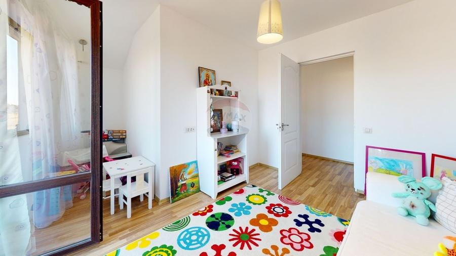 Casă individuală cu 5 camere cu Teren 495 Mp în Gulia