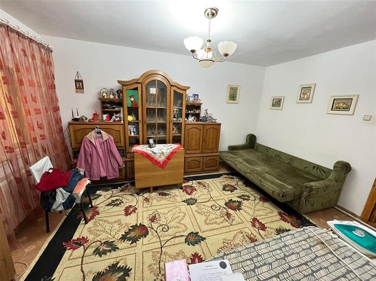 Duplex cu 6 camere cu Canalizare în Sud-Vest