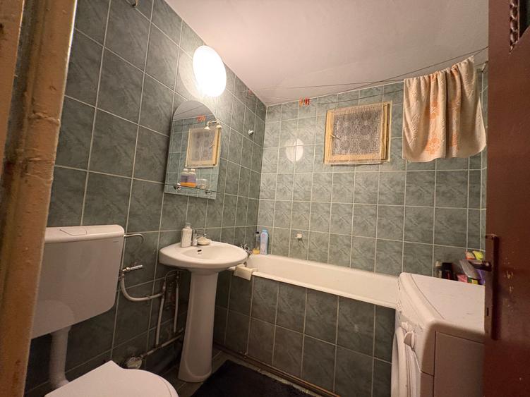Apartament cu 3 camere decomandat în Lujerului