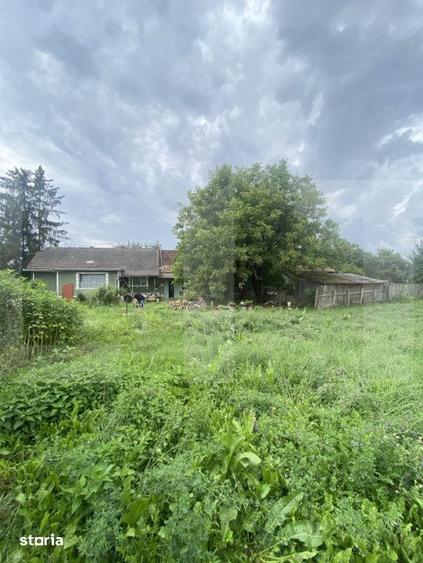 Casă cu 3 camere cu Teren 2100 Mp în Central