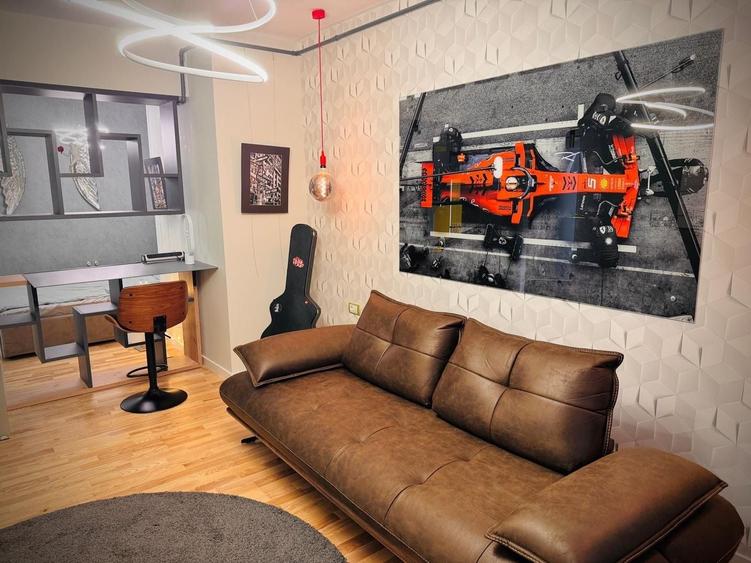 Apartament cu 3 camere semidecomandat, mobilat în Zorilor
