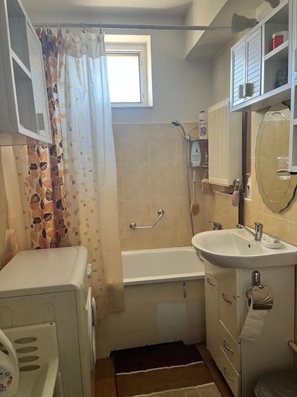 Apartament cu 3 camere semidecomandat în Est