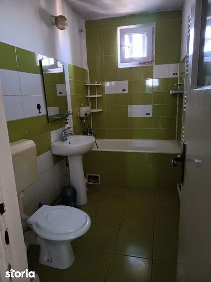 Apartament cu 2 camere semidecomandat, mobilat în Far