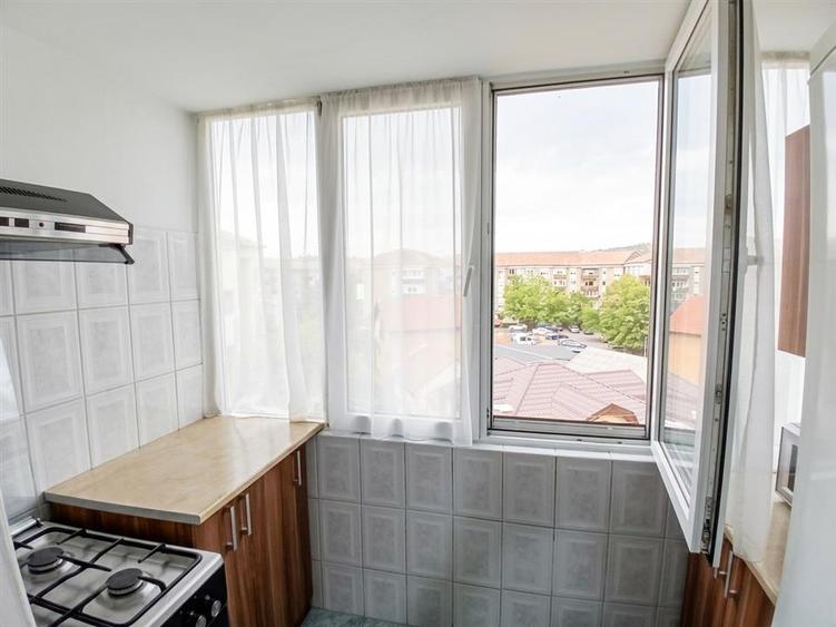 Apartament cu 2 camere decomandat în Valenta