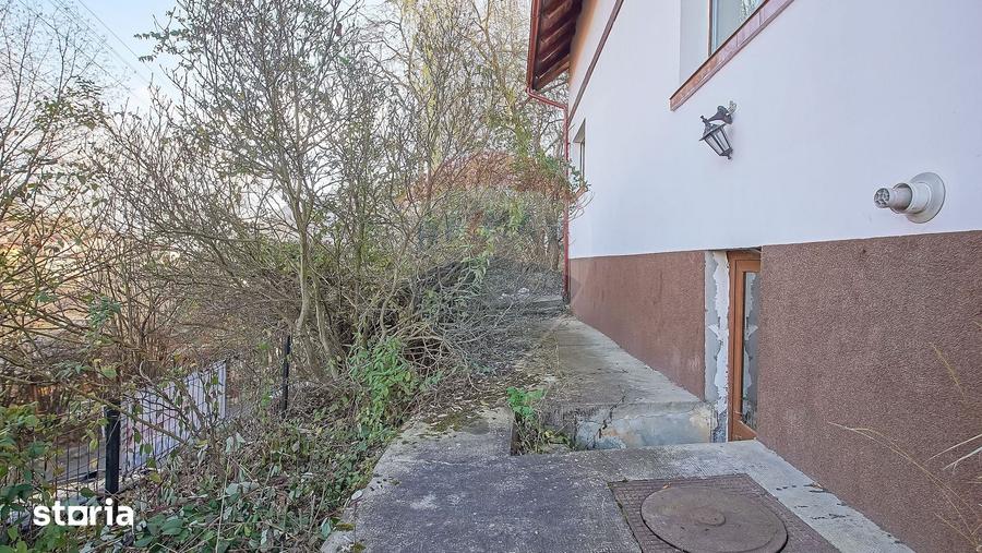 Casă cu 6 camere cu Teren 1000 Mp în Schei
