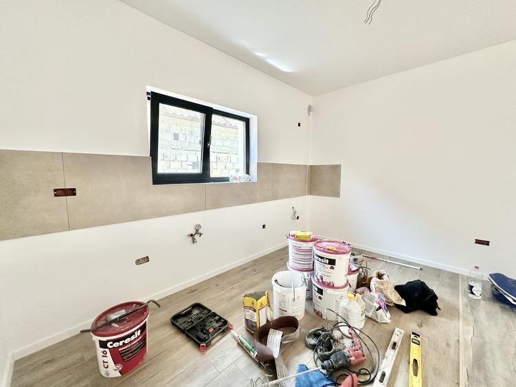 Duplex cu 3 camere cu Canalizare în Albina
