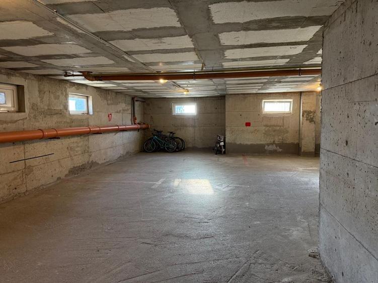 Apartament cu 3 camere semidecomandat, mobilat în Hipodrom 4