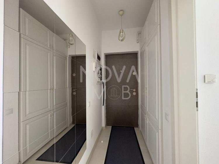 Apartament cu 3 camere semidecomandat, mobilat în Turnișor