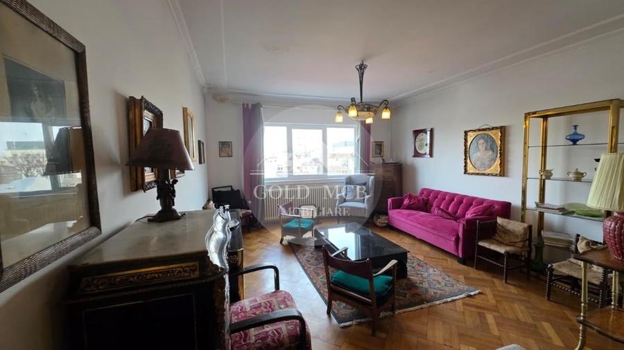 Apartament cu 3 camere circular în P-ța Universității