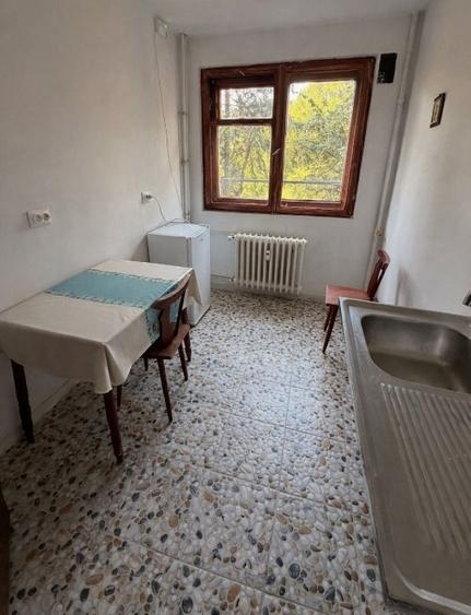 Apartament cu 3 camere semidecomandat în Gorjului