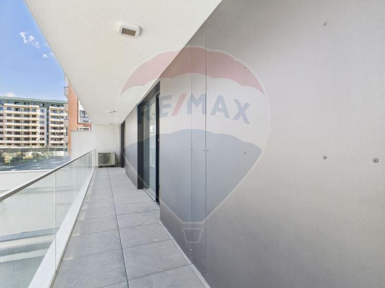 Apartament cu 3 camere semidecomandat în Nord