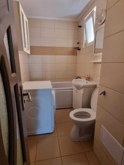 Apartament cu 3 camere decomandat în Exterior Vest