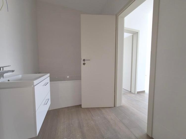 Apartament cu 3 camere decomandat în Lipovei