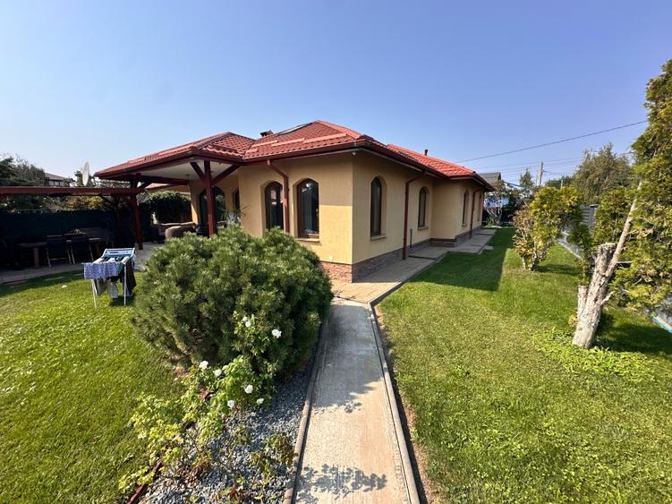 Casă individuală cu 5 camere cu Piscina în Exterior Nord
