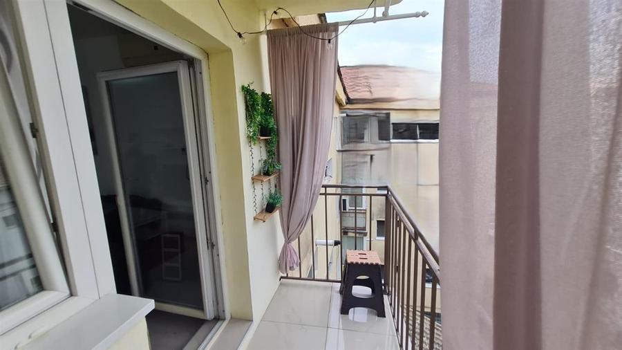 Apartament cu 3 camere decomandat în Central