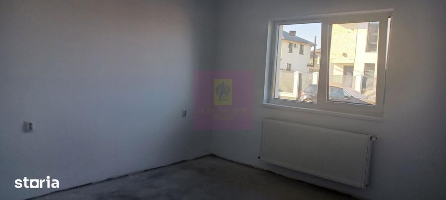 Casă cu 3 camere cu Teren 400 Mp în Săbăreni