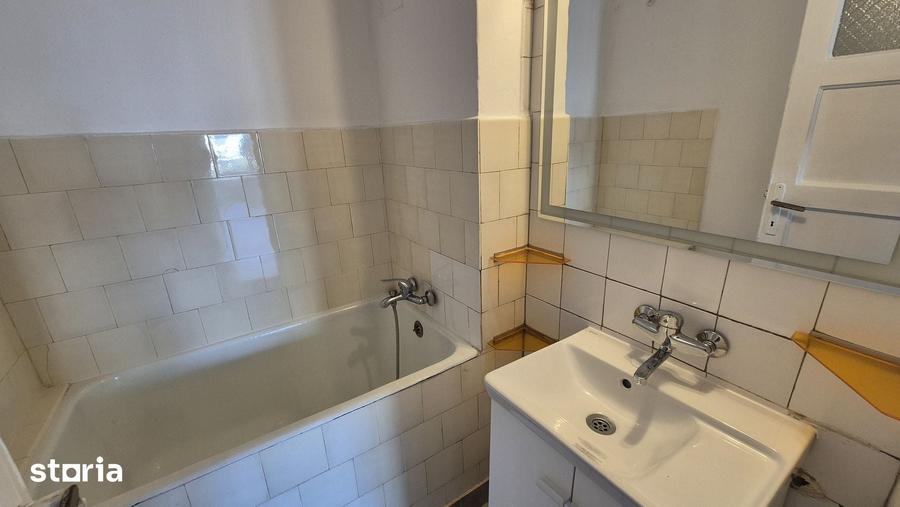 Apartament cu 3 camere decomandat în Romană