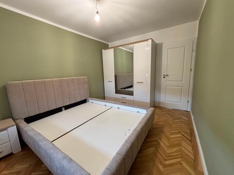 Apartament cu 4 camere decomandat, mobilat în Girocului