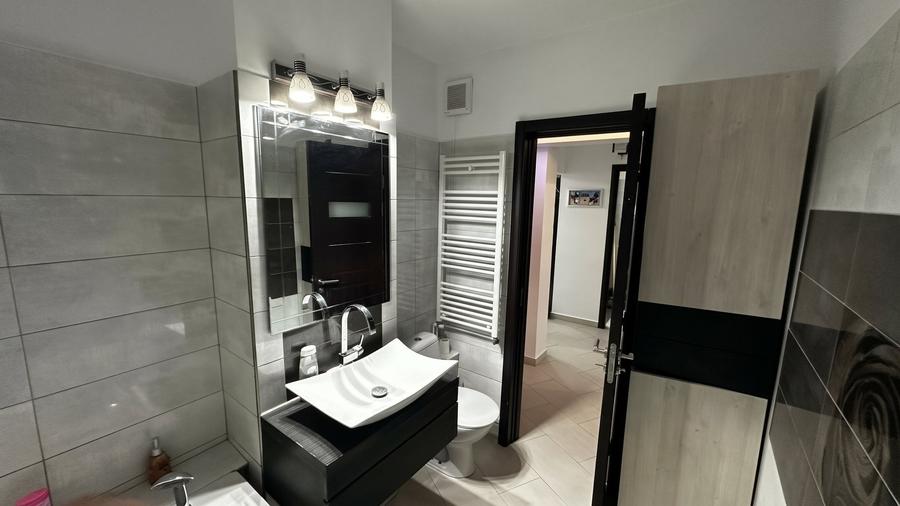 Apartament cu 3 camere decomandat, mobilat în 8 Martie